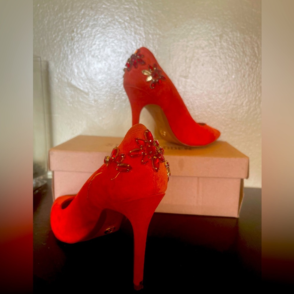 MICHAEL KORS HEELS - This item is gently used with minor signs of wear